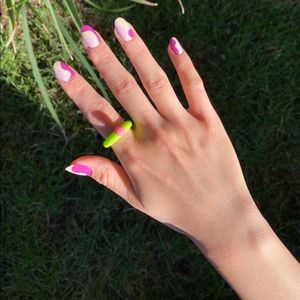 Y2K RING - Green Band w. Pink Dot